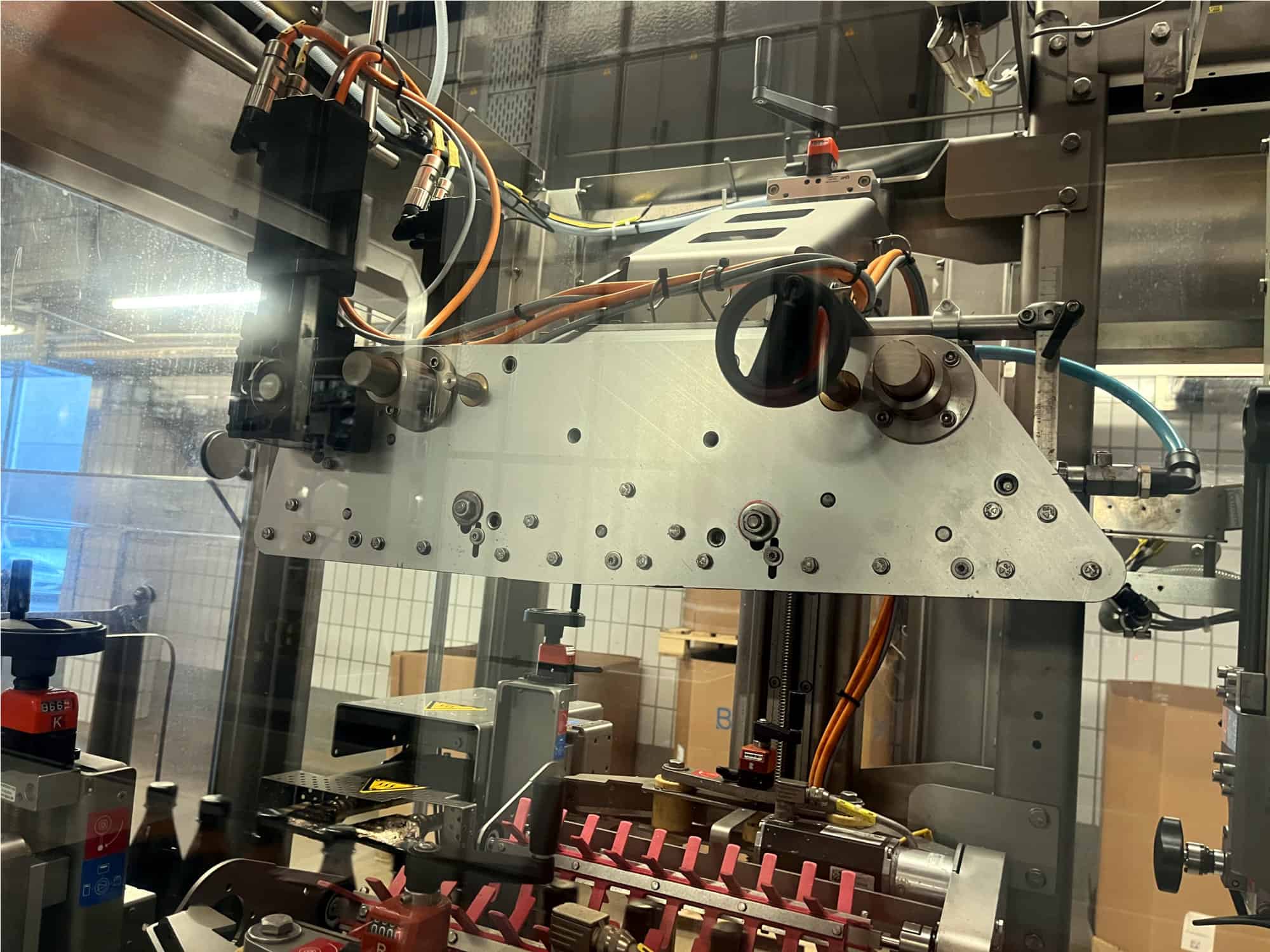 Pomieszczenie robocze of Krones Sleevematic M2 + Shrinkmat 5000