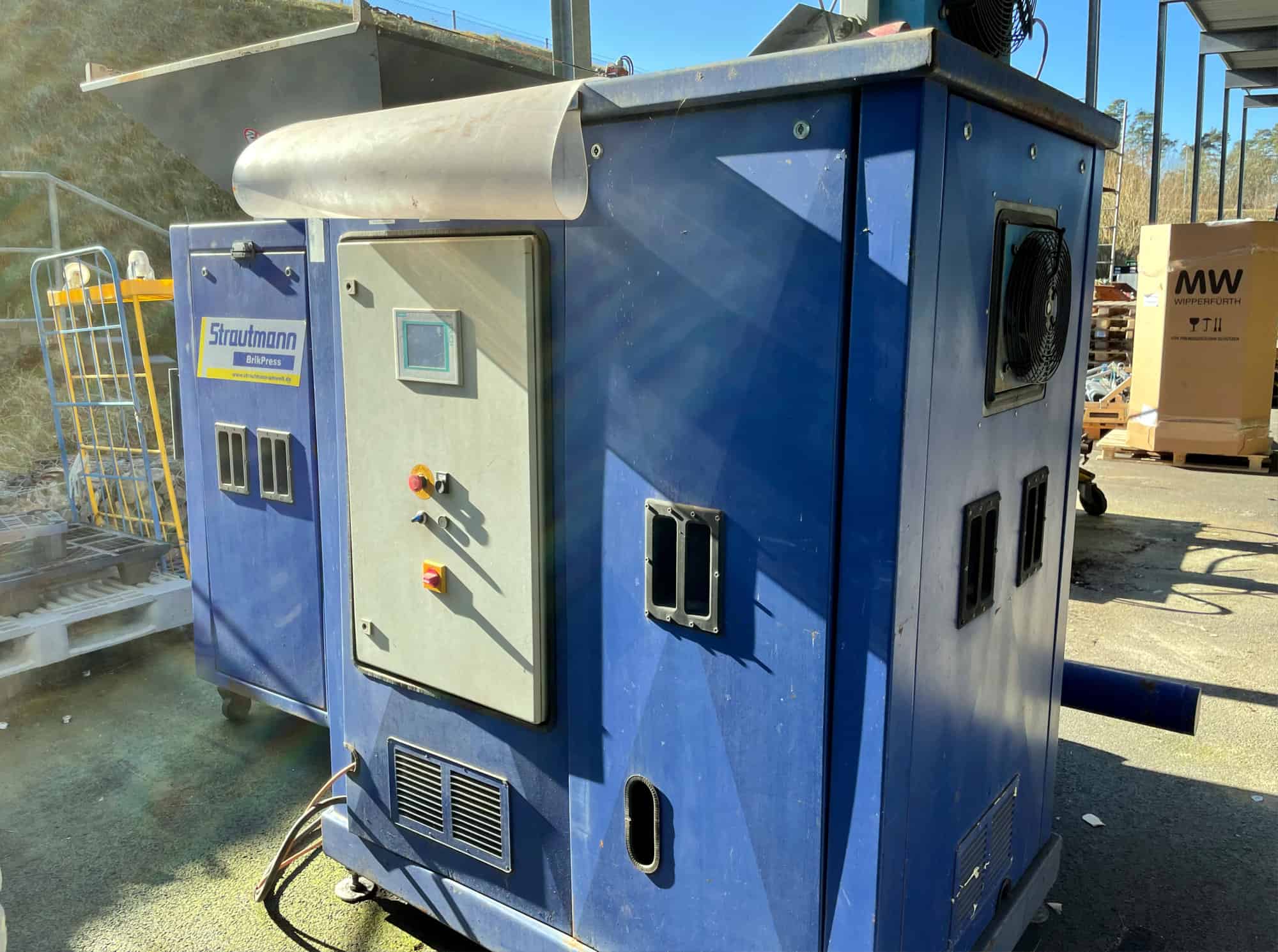 Widok z prawej of Strautmann BrikPress 080 SP ES